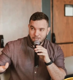 Dr. Nathan Cunha